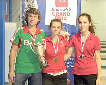 Призеры 3-го этапа серии Brunswick GP - Д.Шилкин, А.Коробкова и К.Крыль