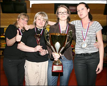 Победитель мартовского этапа чемпионата по боулингу СТИС 2011 команда SIMPLEX