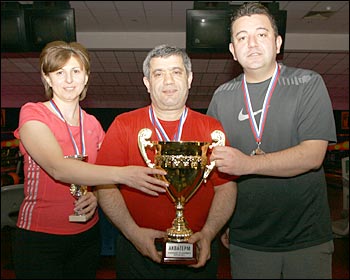 победительница 4-го этапа чемпионата по боулингу АКВА-ТЕРМ 2011 - команда ТоргСантех