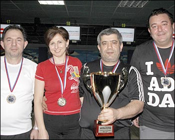 Победительница 3 этапа чемпионата по боулингу АКВА-ТЕРМ 2012 команда ТоргСантех