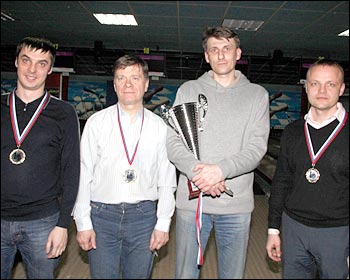 Победительница 4 этапа чемпионата по боулингу АКВА-ТЕРМ 2012 команда Терморос