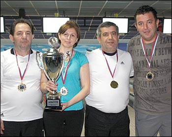 Победительница 8 этапа чемпионата по боулингу АКВА-ТЕРМ 2012 команда ТоргСантех