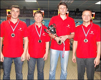 Победительница 9 этапа чемпионата по боулингу АКВА-ТЕРМ 2012 команда ТоргСантех