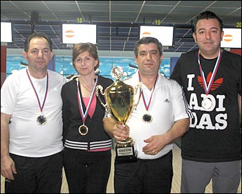 Победительница 10 этапа чемпионата по боулингу АКВА-ТЕРМ 2012 команда ТоргСантех