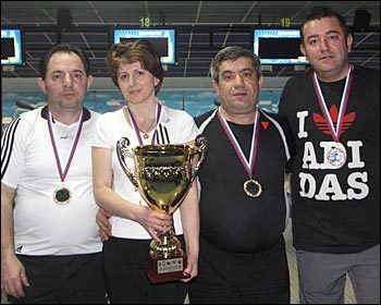 Победительница осенней Лиги Чемпионов 2012 по боулингу команда ТоргСантех