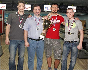 Победительница второгоэтапа чемпионата по боулингу ОКНА БОУЛИНГ 2013 команда 2С