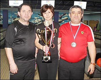 Победительница второго этапа чемпионата по боулингу ОКС БОУЛИНГ 2013 команда ТоргСантех