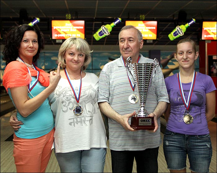 Победительница седьмого этапа чемпионата по боулингу ОКСС Боулинг 2014 - команда SIMPLEX