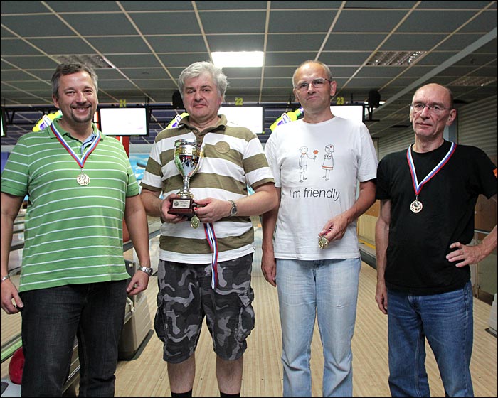 Победительница восьмого этапа чемпионата по боулингу среди IT-компаний 2014 - команда ORANGE