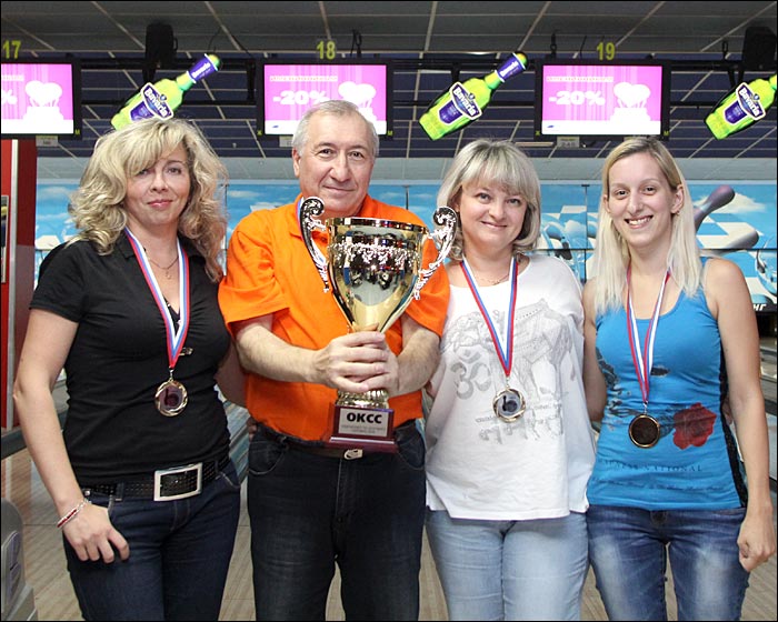 Победительница девятого этапа чемпионата по боулингу ОКСС Боулинг 2014 - команда SIMPLEX